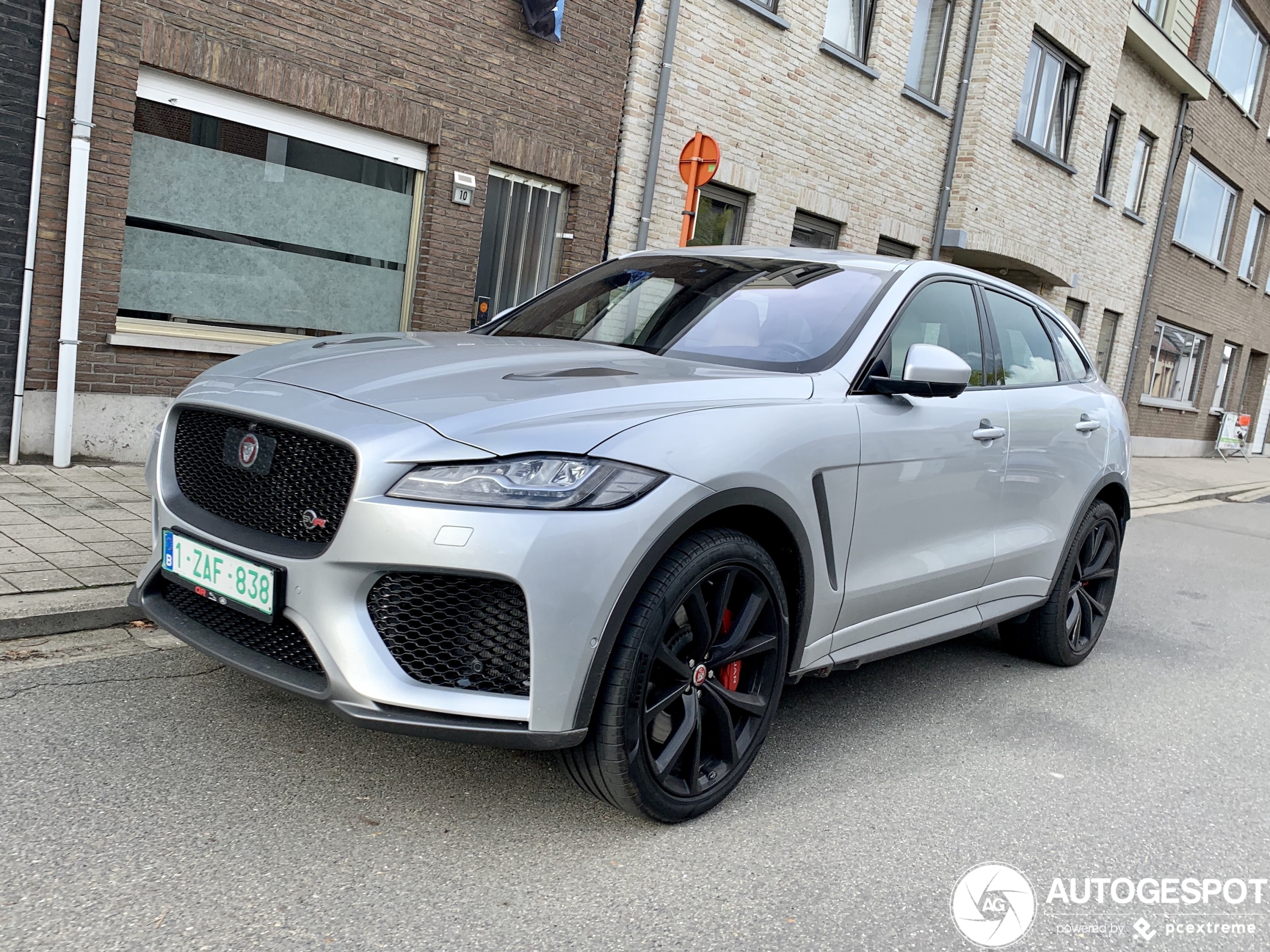 Jaguar F-PACE SVR