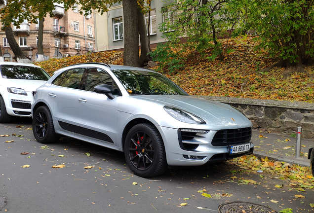 Porsche 95B Macan GTS