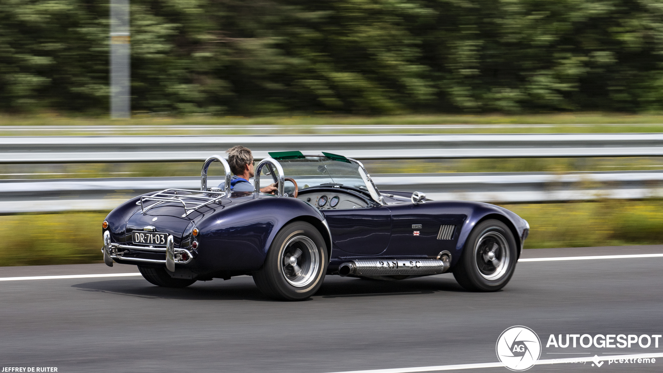 AC Cobra 427