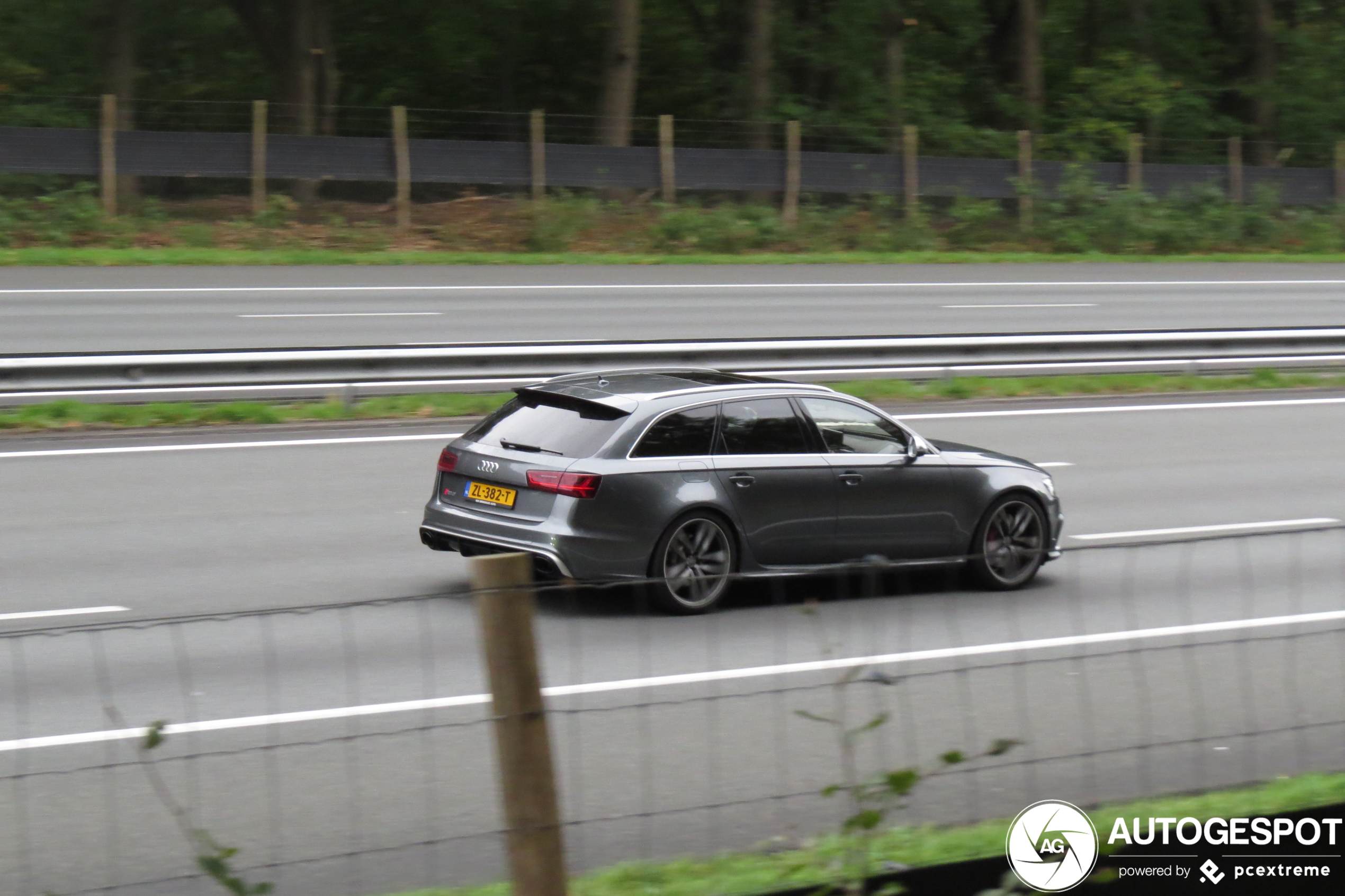 Audi RS6 Avant C7 2015