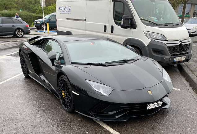 Lamborghini Aventador S LP740-4