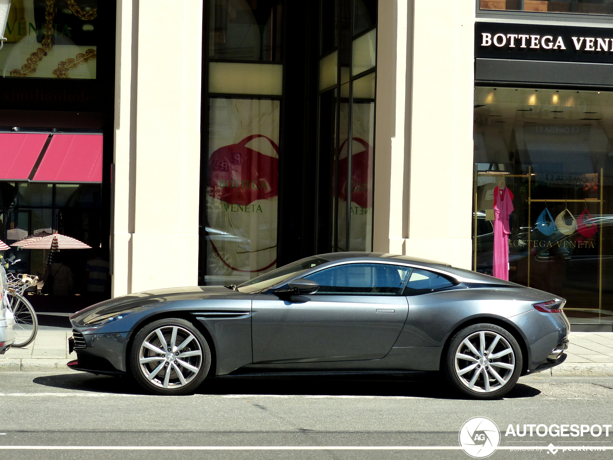 Aston Martin DB11 V8