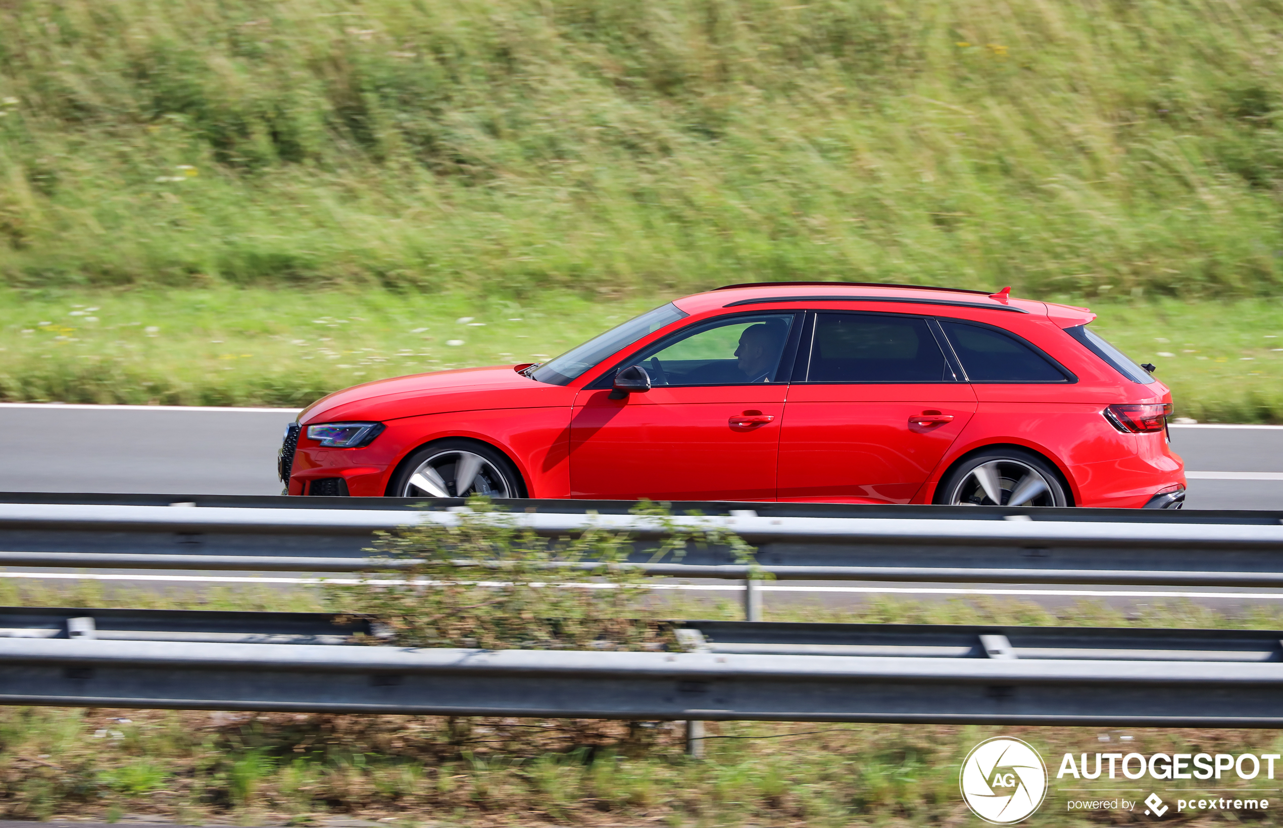 Audi RS4 Avant B9