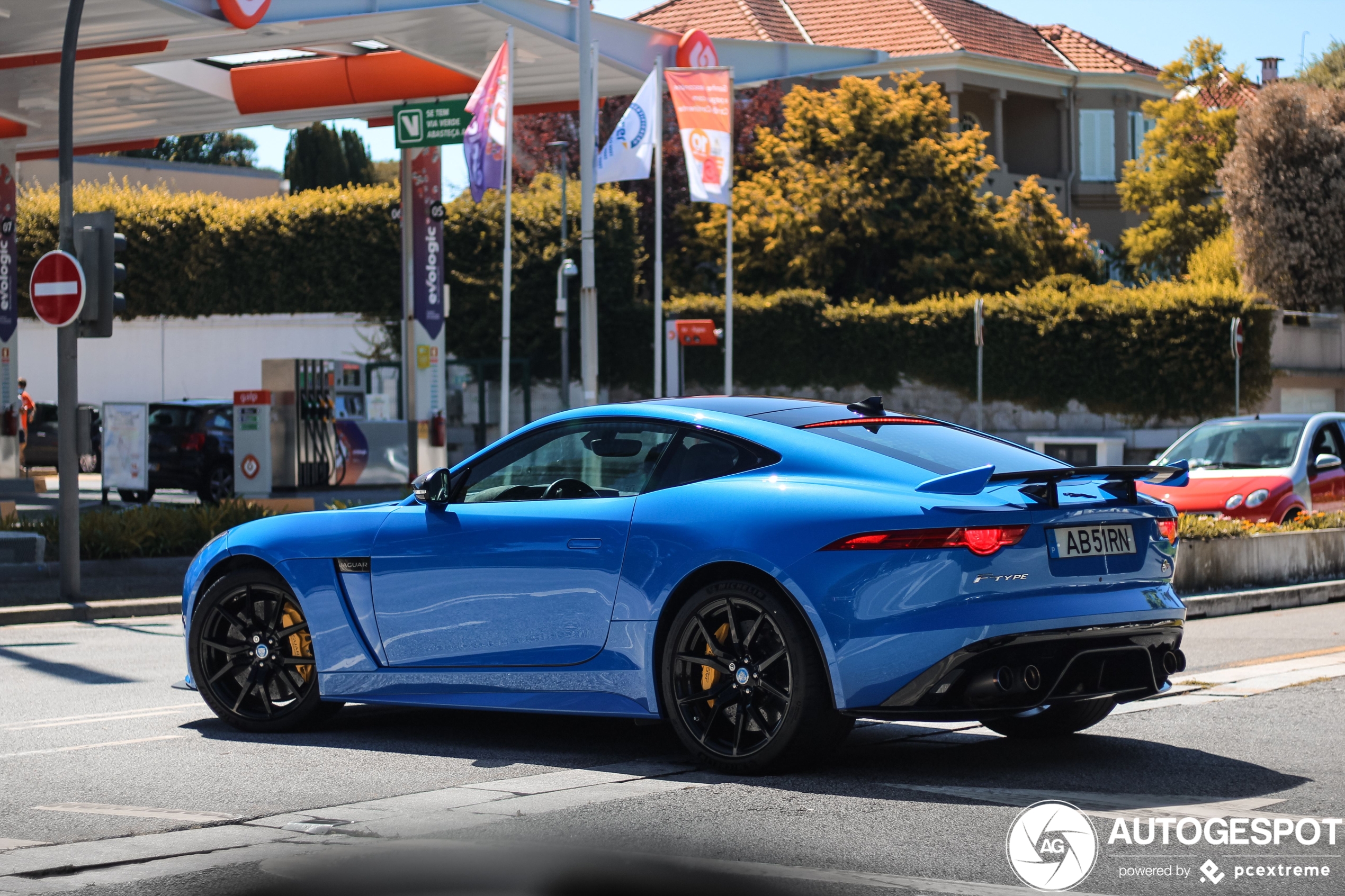 Jaguar F-TYPE SVR Coupé