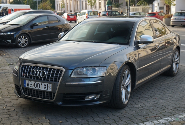 Audi S8 D3