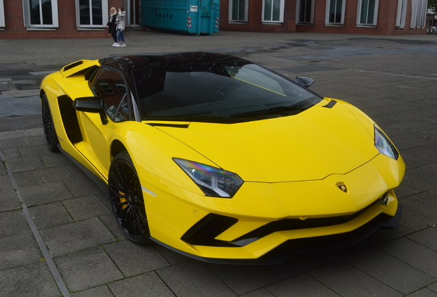 Lamborghini Aventador S LP740-4 Roadster