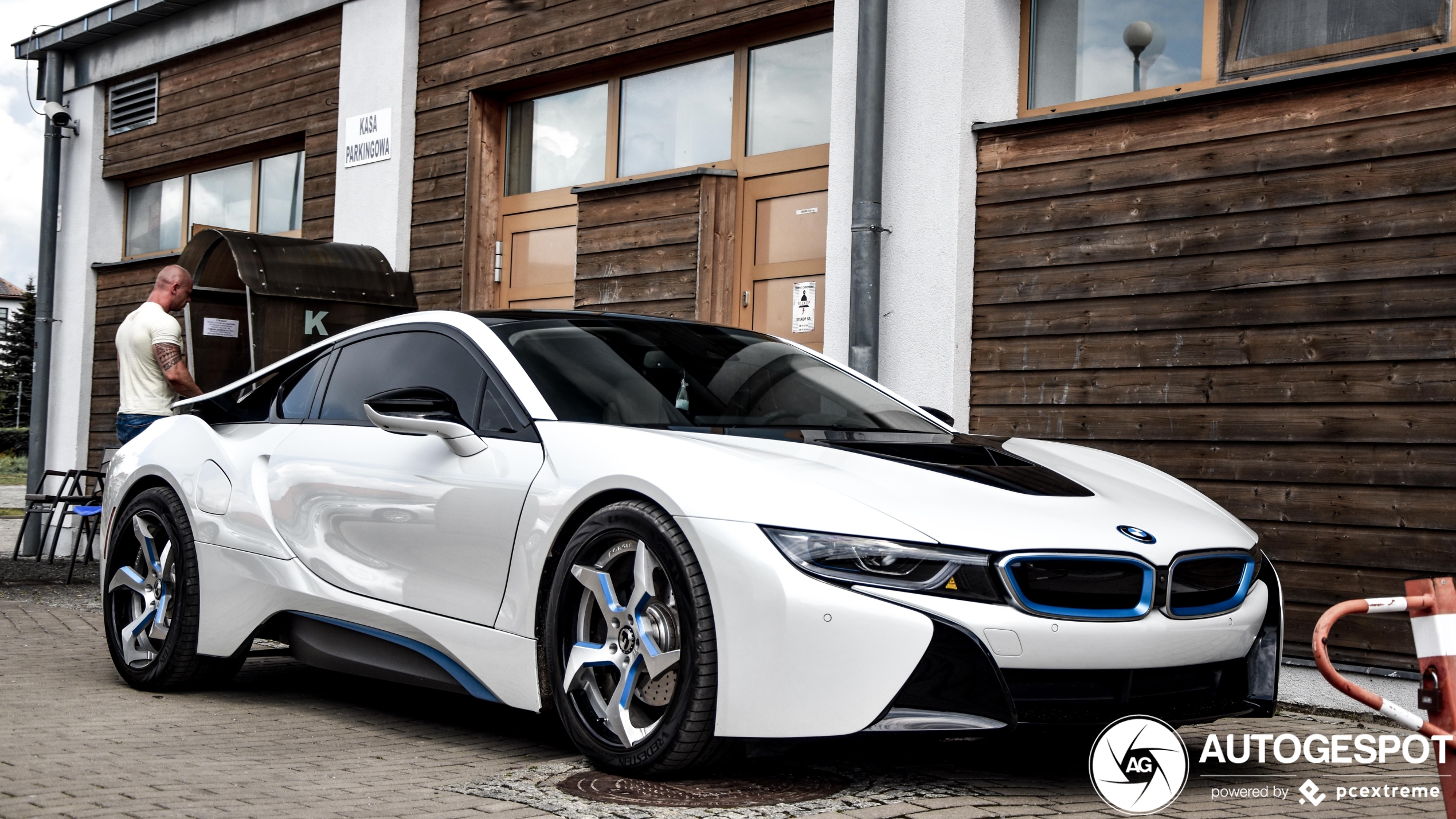 BMW i8