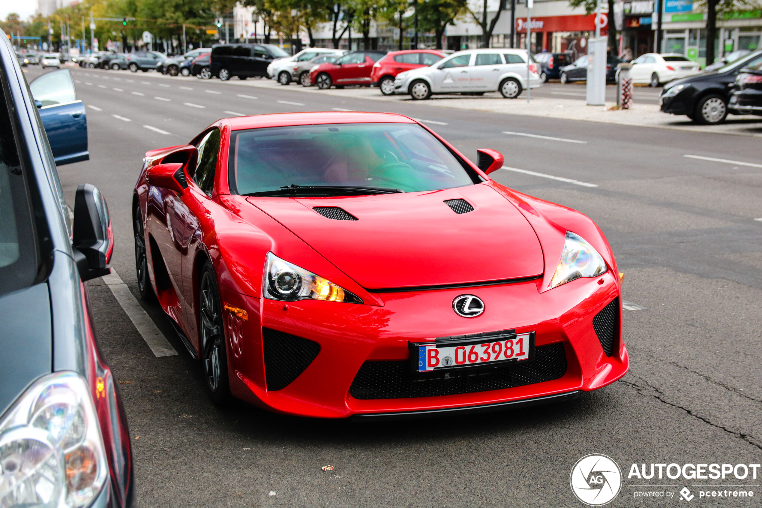 Lexus LFA laat iedereen in Berlijn genieten