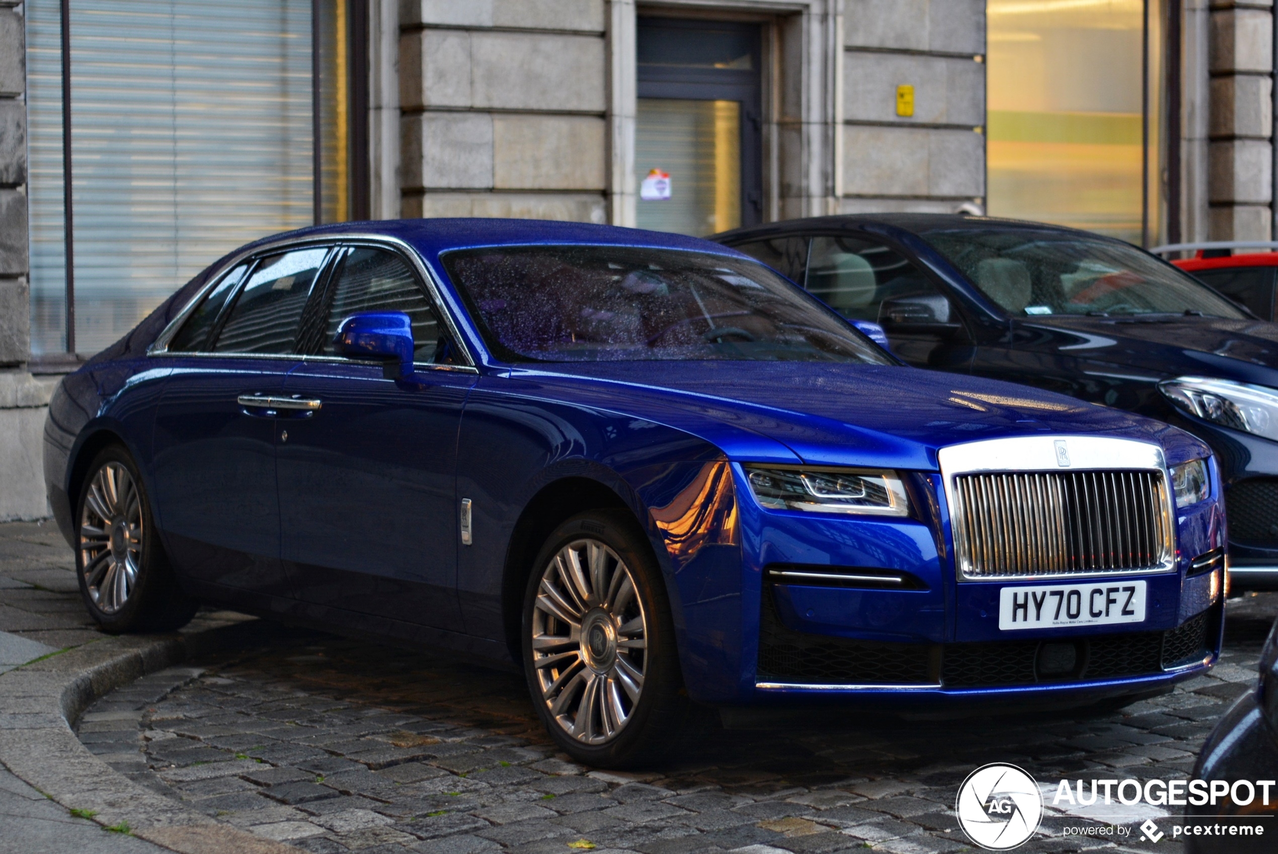 Ook blauw staat de nieuwe Rolls-Royce Ghost goed