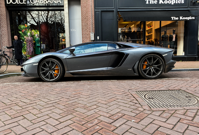 Lamborghini Aventador LP700-4 Roadster