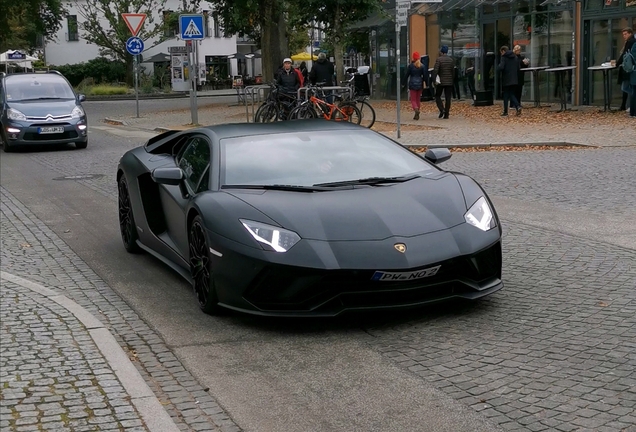 Lamborghini Aventador S LP740-4