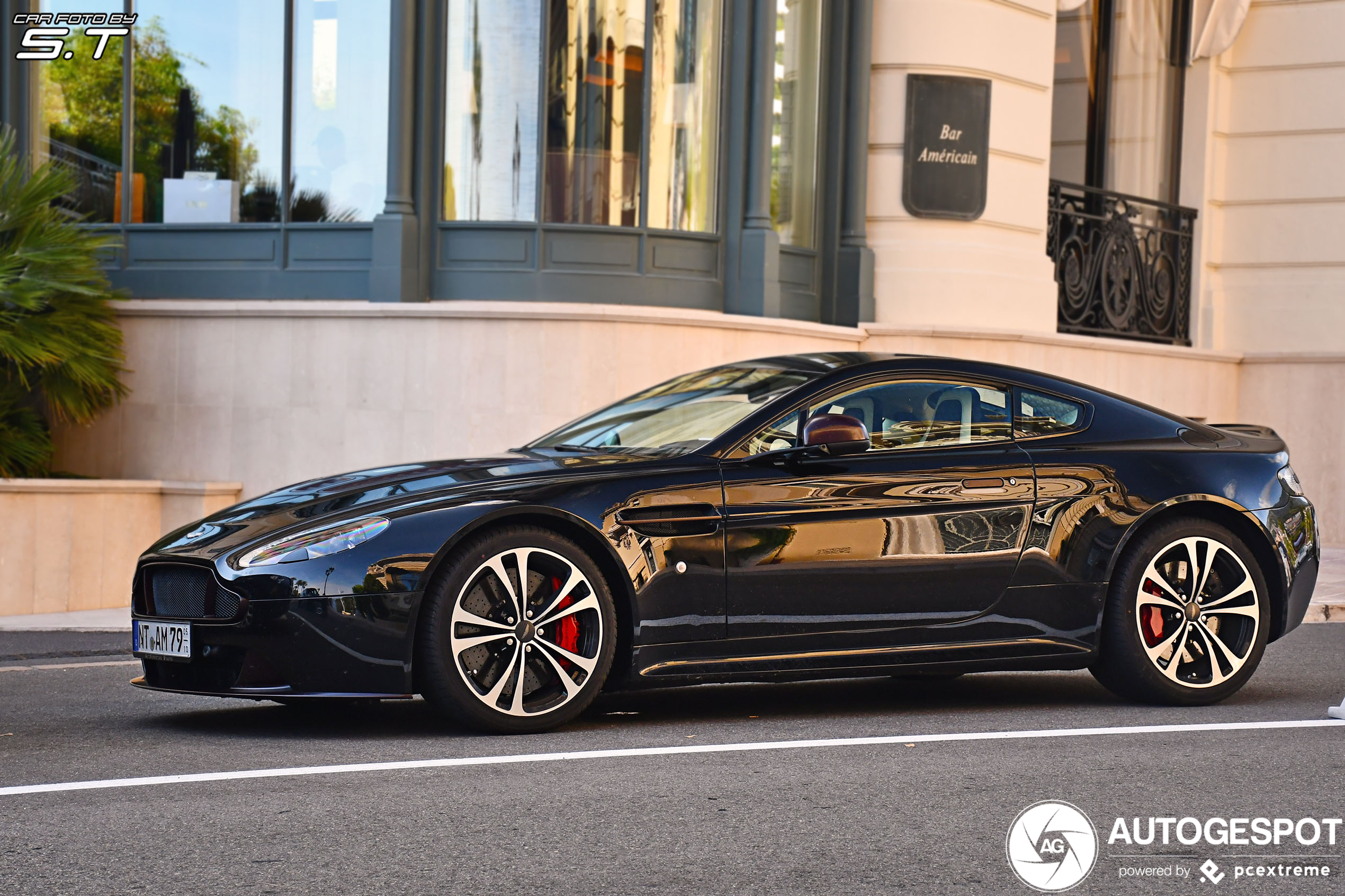 Aston Martin V12 Vantage