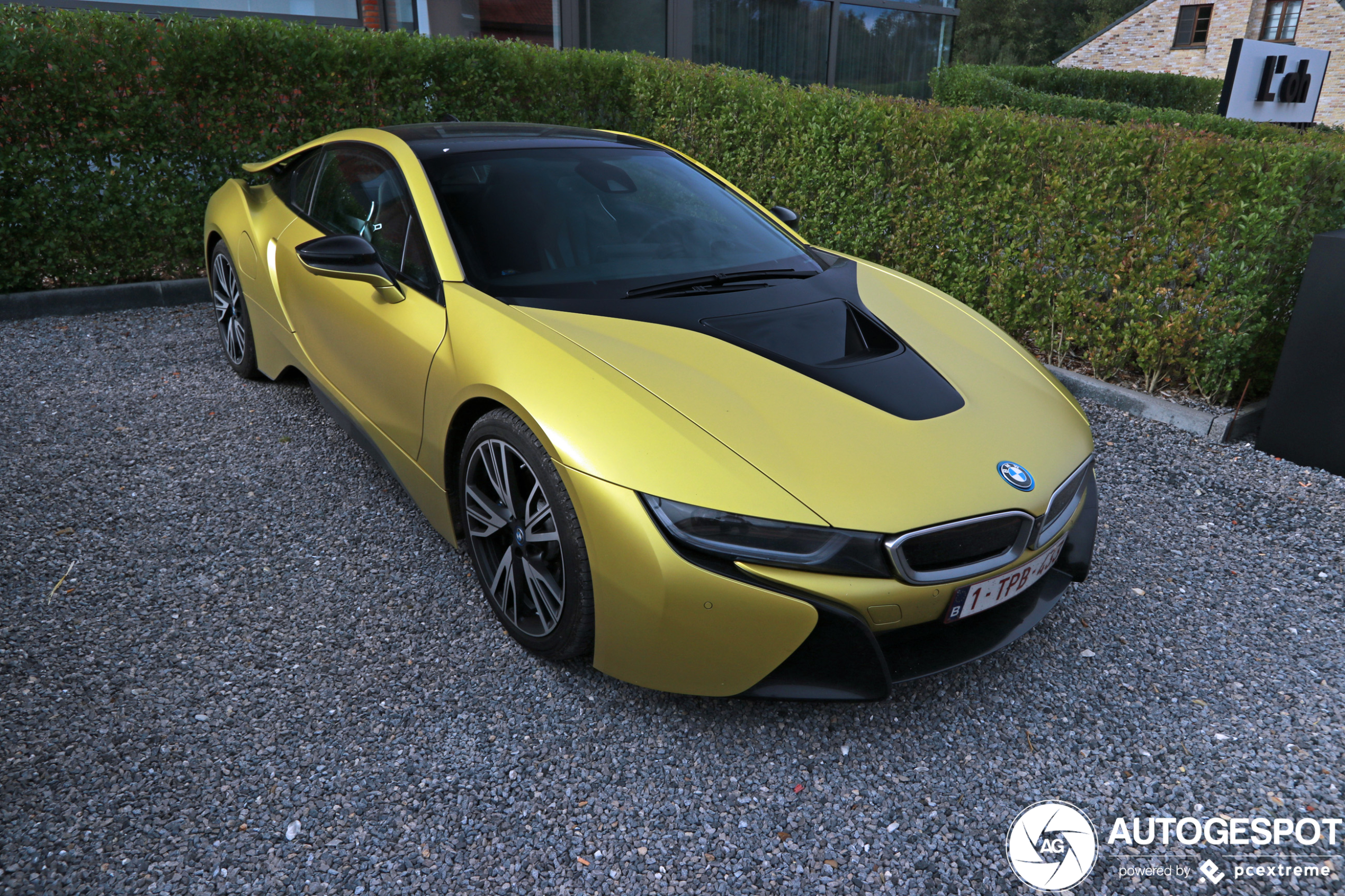 BMW i8 Protonic Frozen Yellow Edition