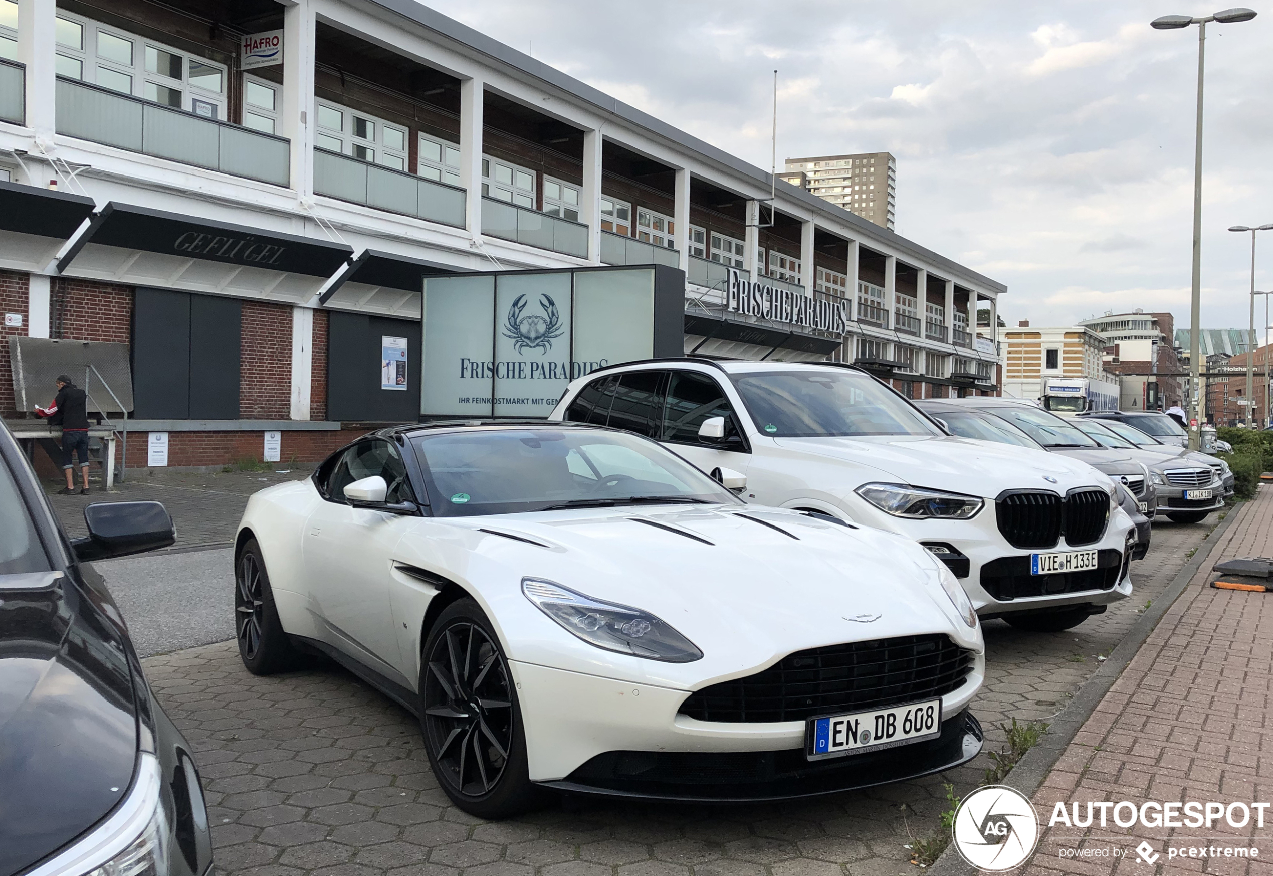 Aston Martin DB11