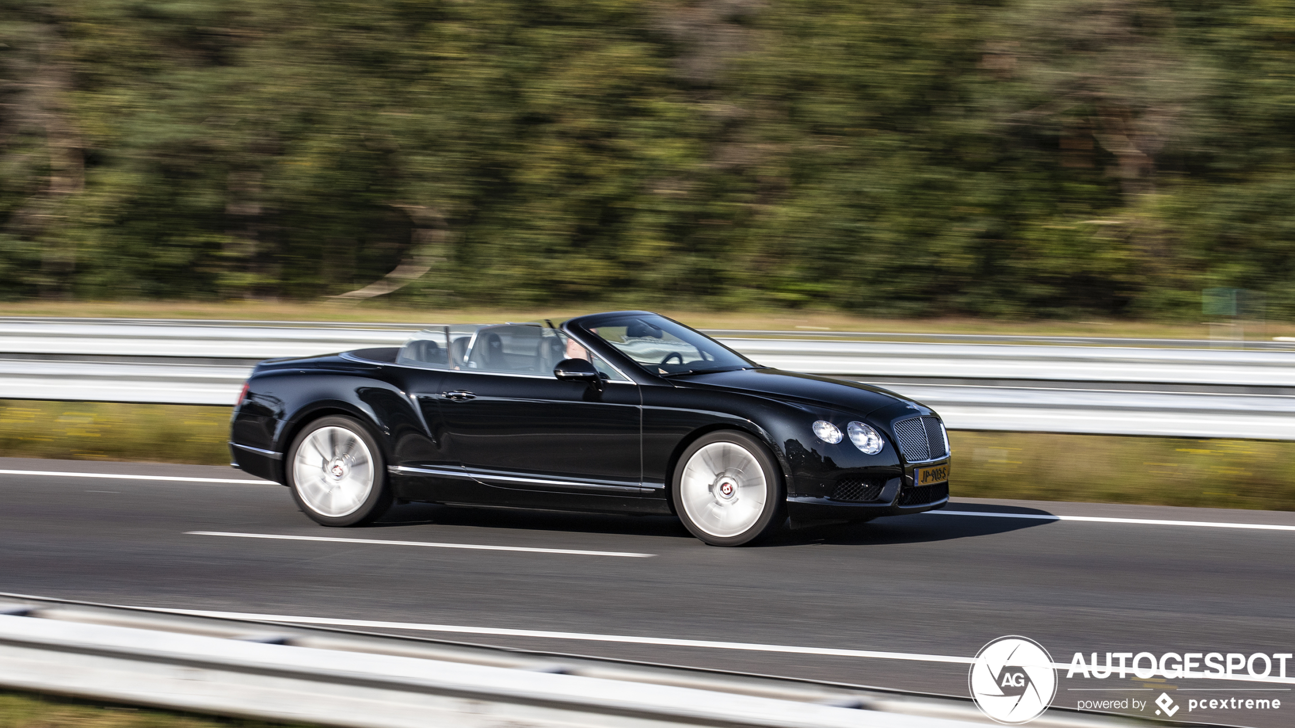 Bentley Continental GTC V8