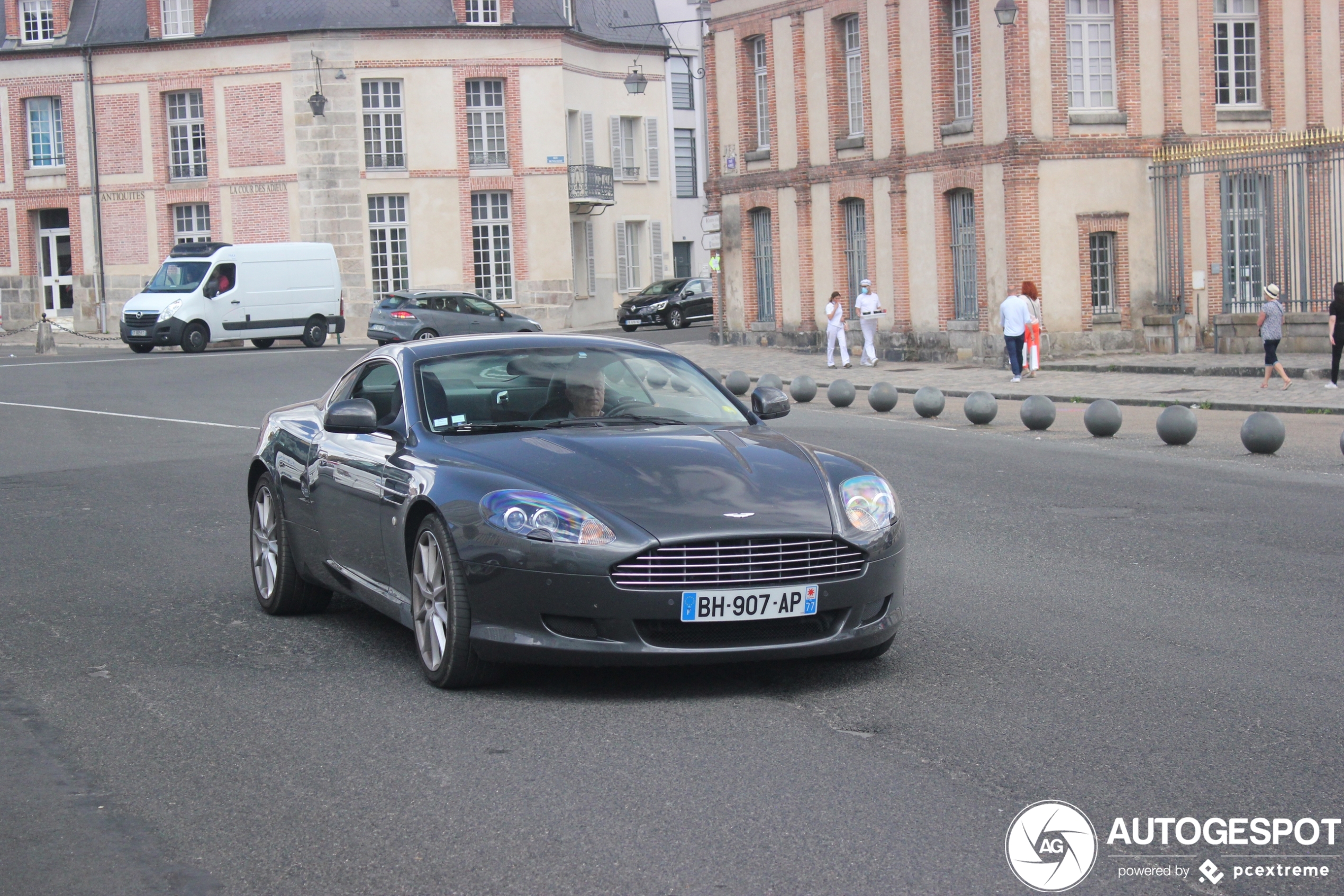 Aston Martin DB9