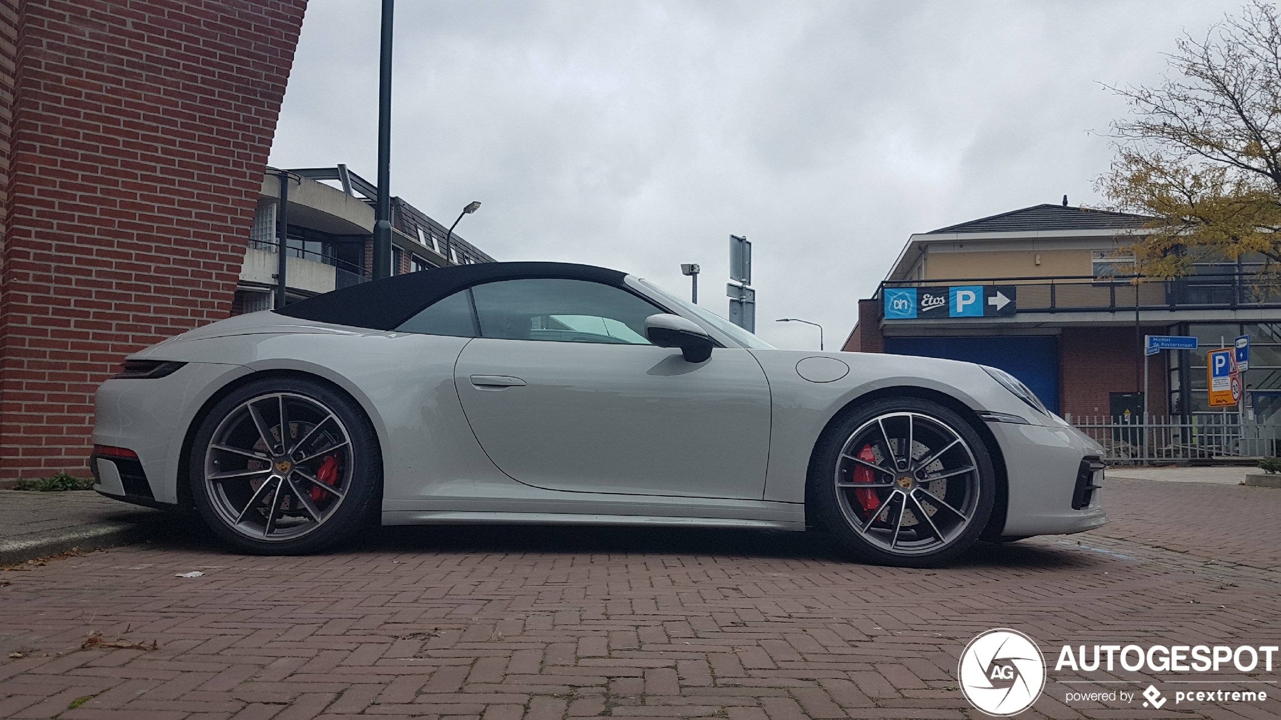 Porsche 992 Carrera 4S Cabriolet