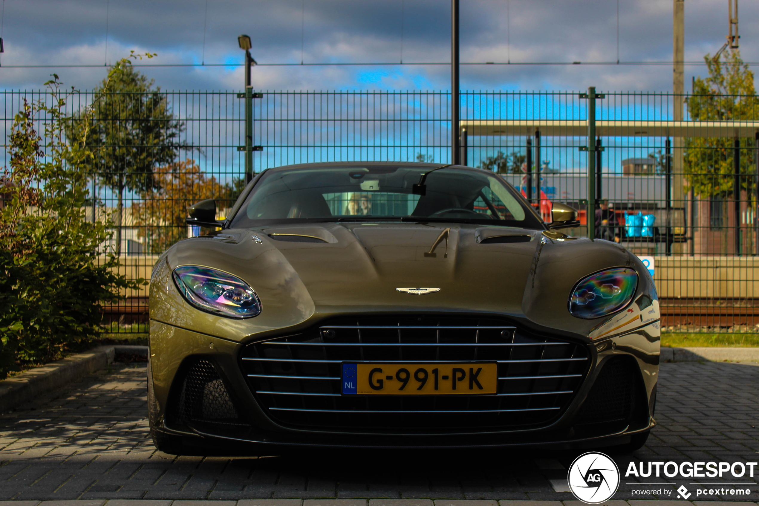 Aston Martin DBS Superleggera OHMSS Edition