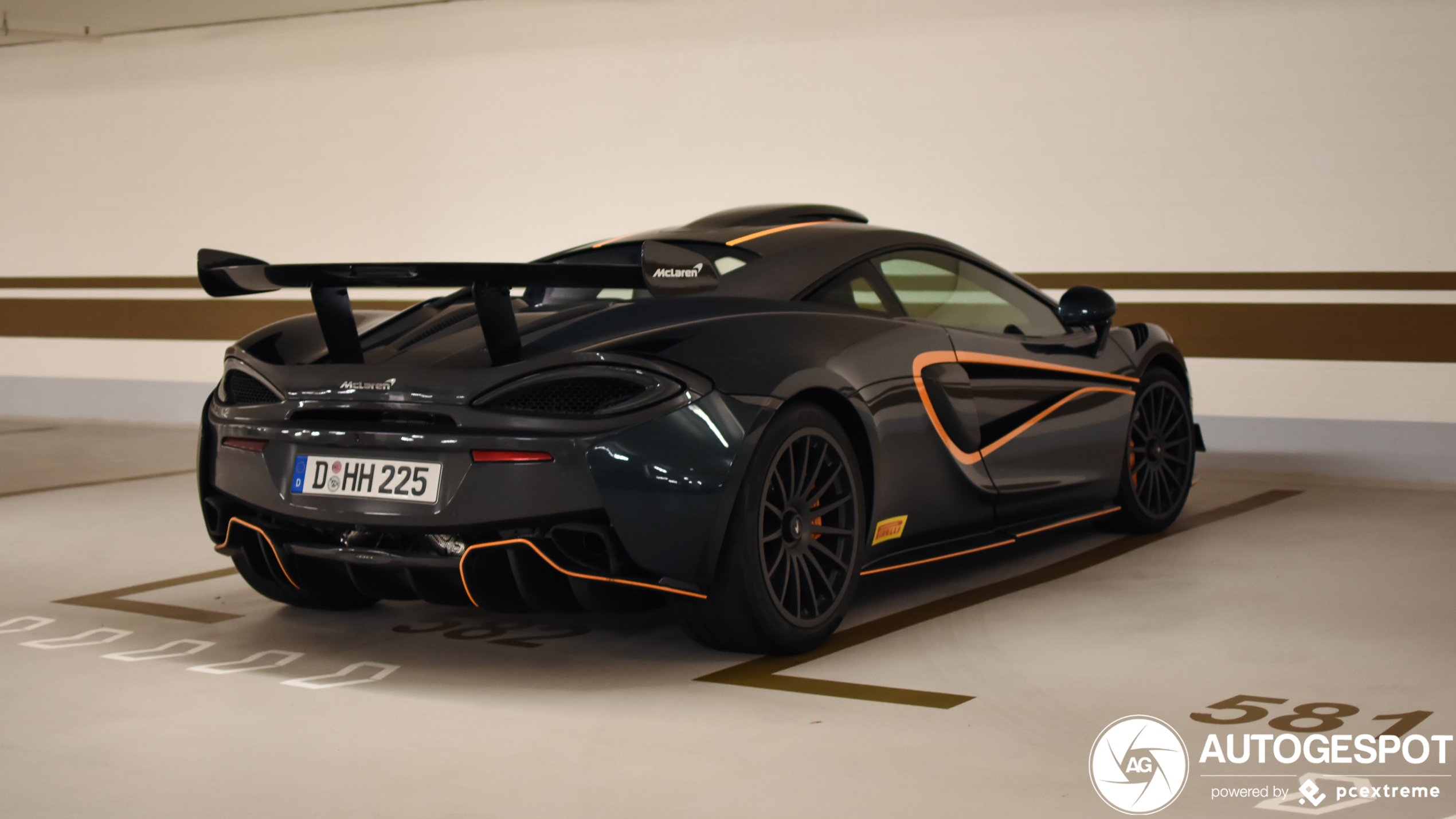 McLaren 620R pakt zijn rust in de garage