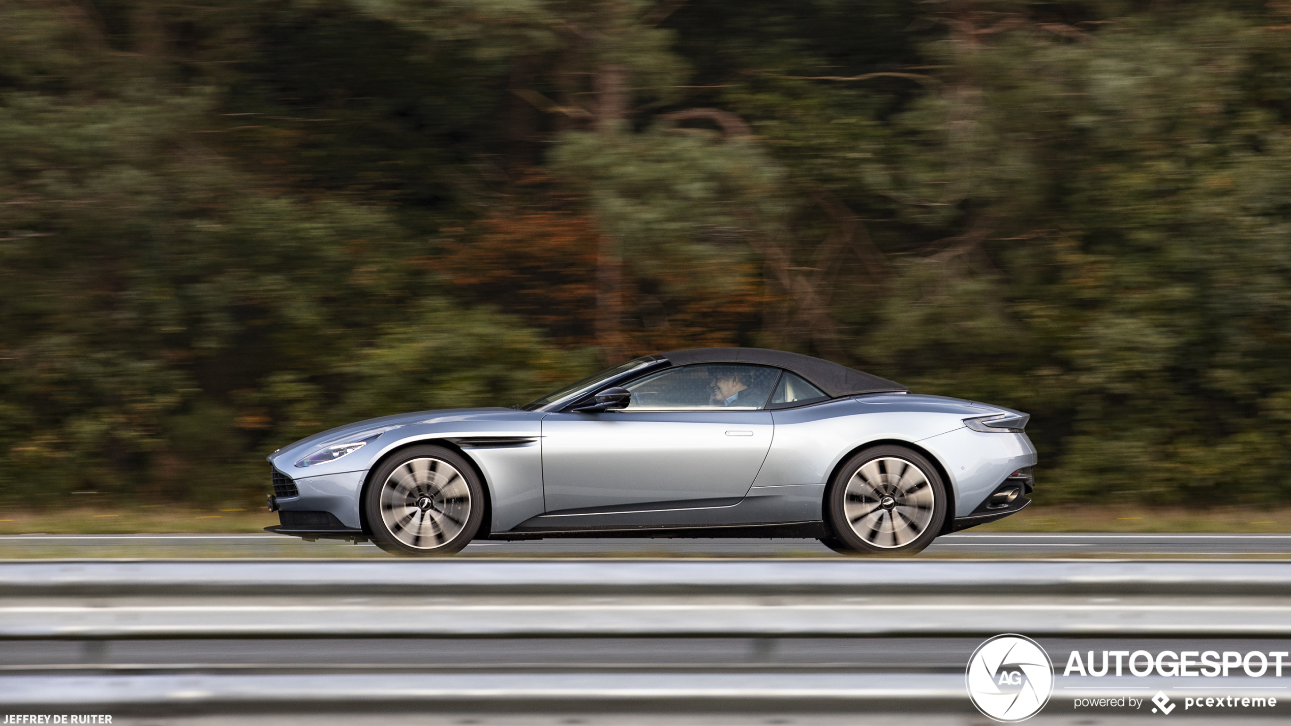 Aston Martin DB11 V8 Volante