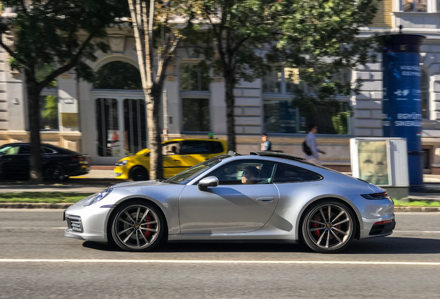 Porsche 992 Carrera 4S