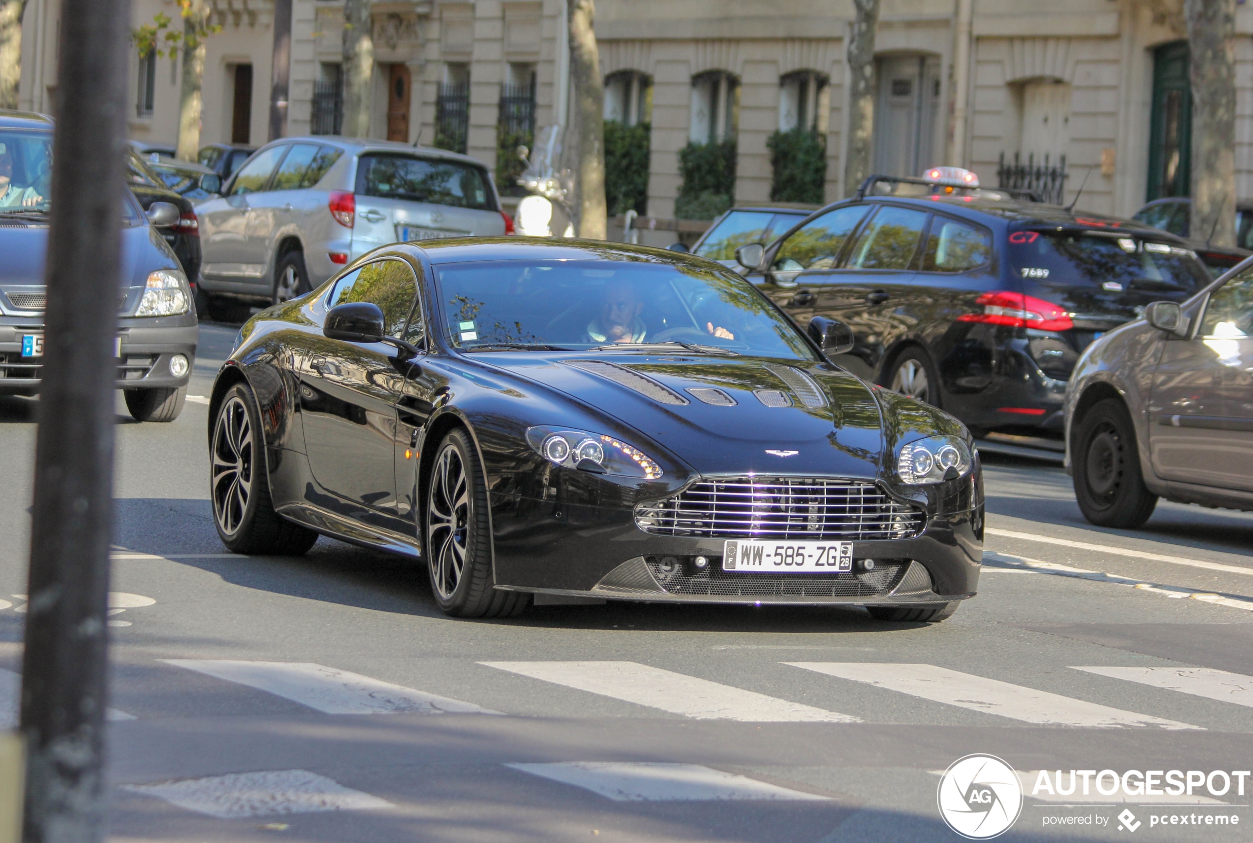 Aston Martin V12 Vantage