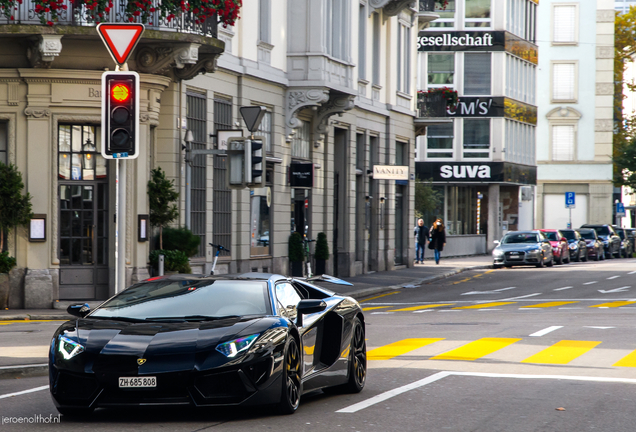 Lamborghini Aventador LP700-4 Roadster