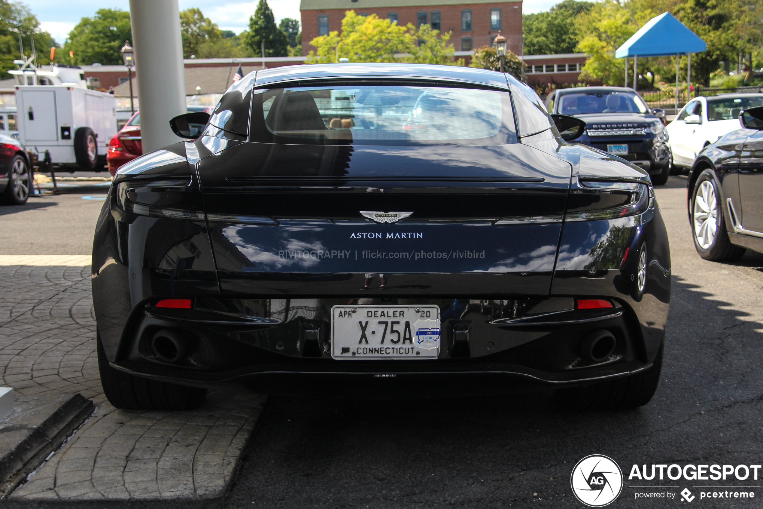 Aston Martin DB11 V8