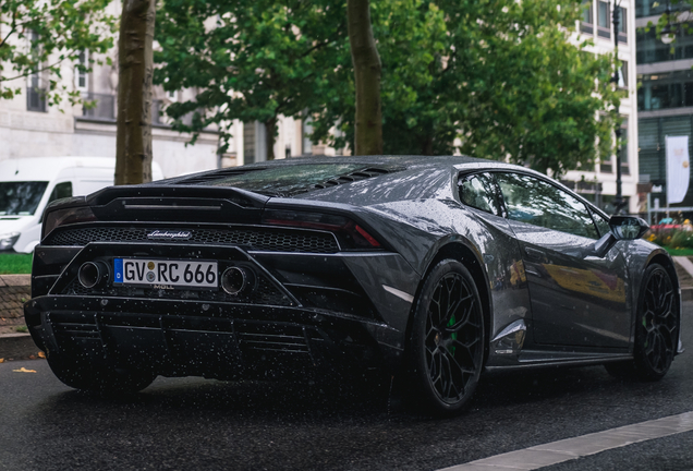 Lamborghini Huracán LP640-4 EVO