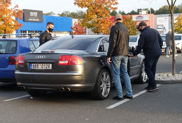 Audi S8 D3