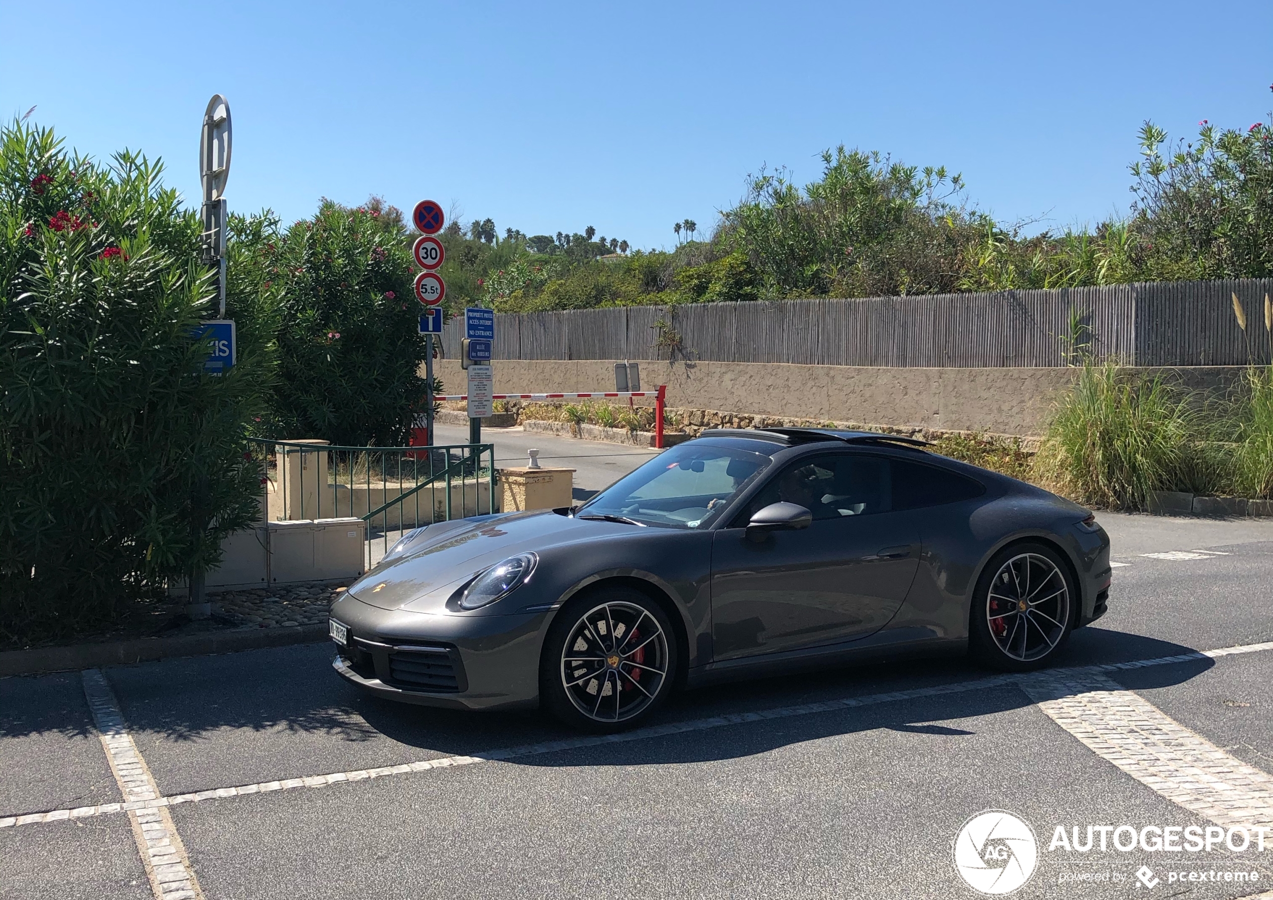 Porsche 992 Carrera 4S