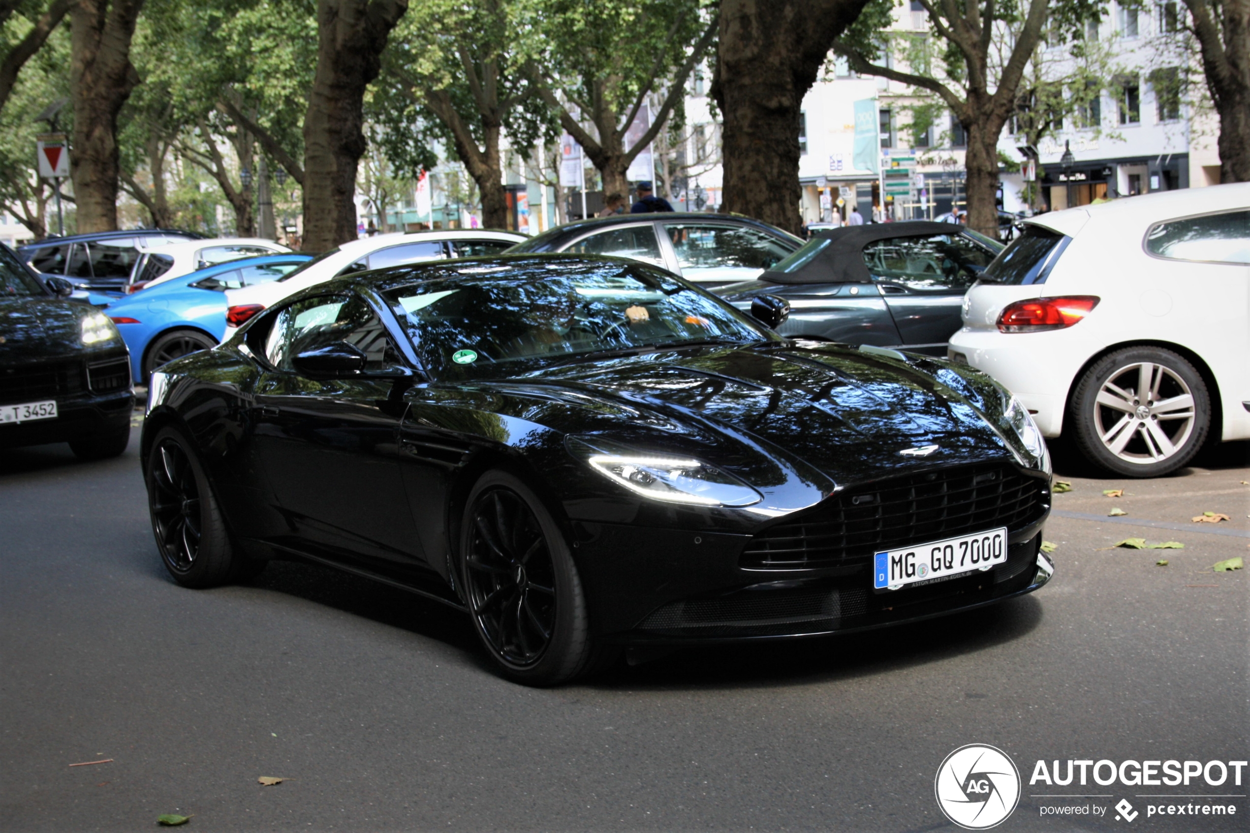 Aston Martin DB11 AMR