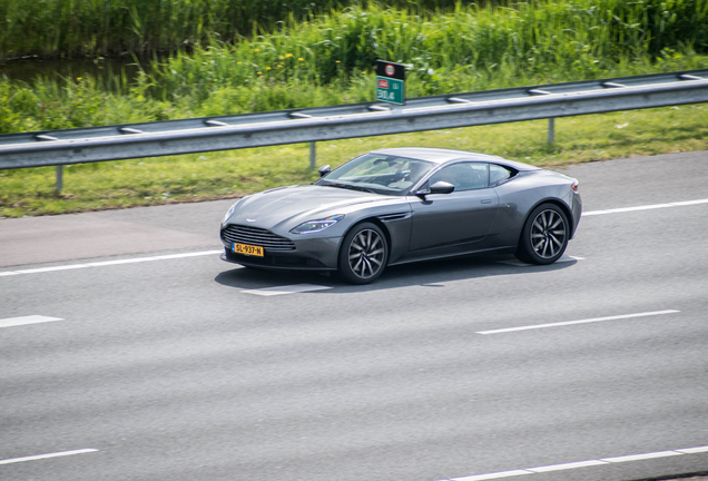 Aston Martin DB11 V8