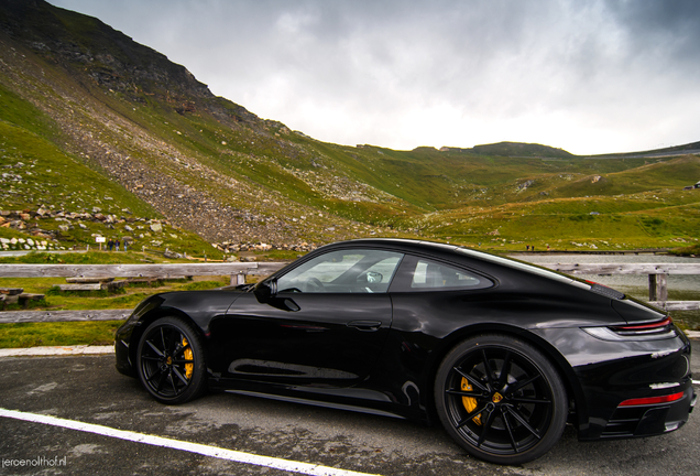 Porsche 992 Carrera 4S