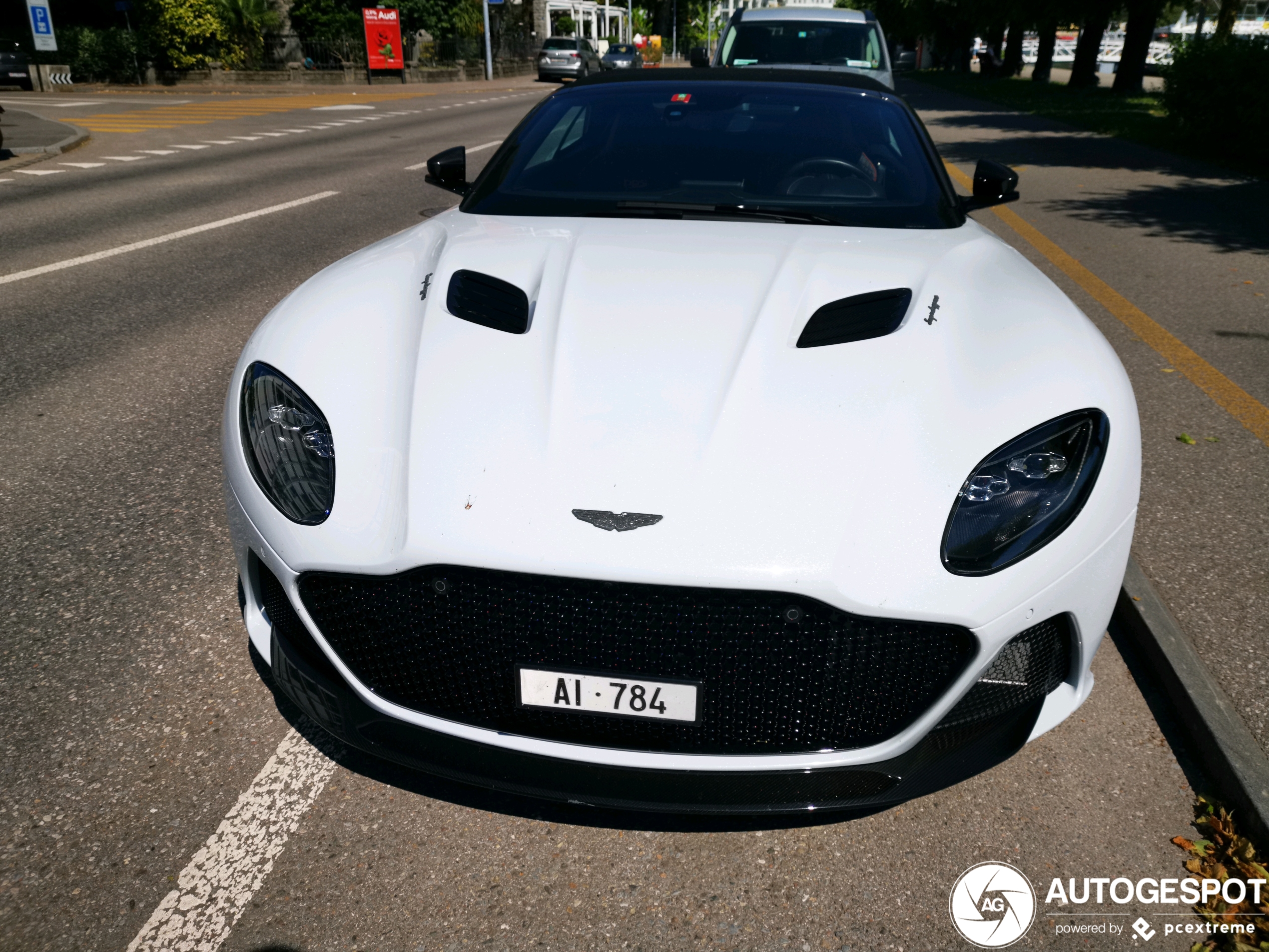 Aston Martin DBS Superleggera Volante