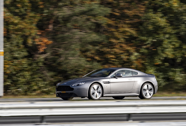 Aston Martin V12 Vantage