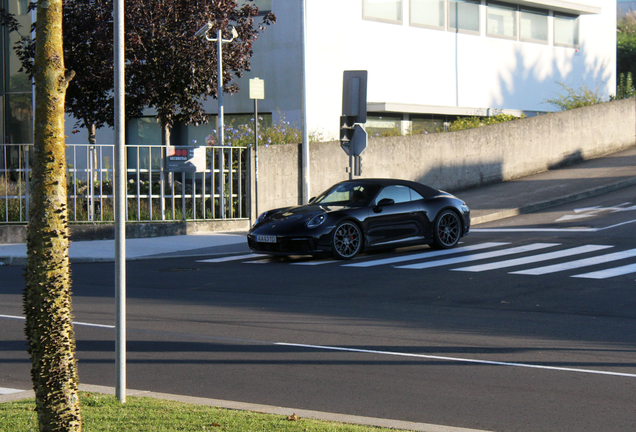 Porsche 992 Carrera 4S Cabriolet