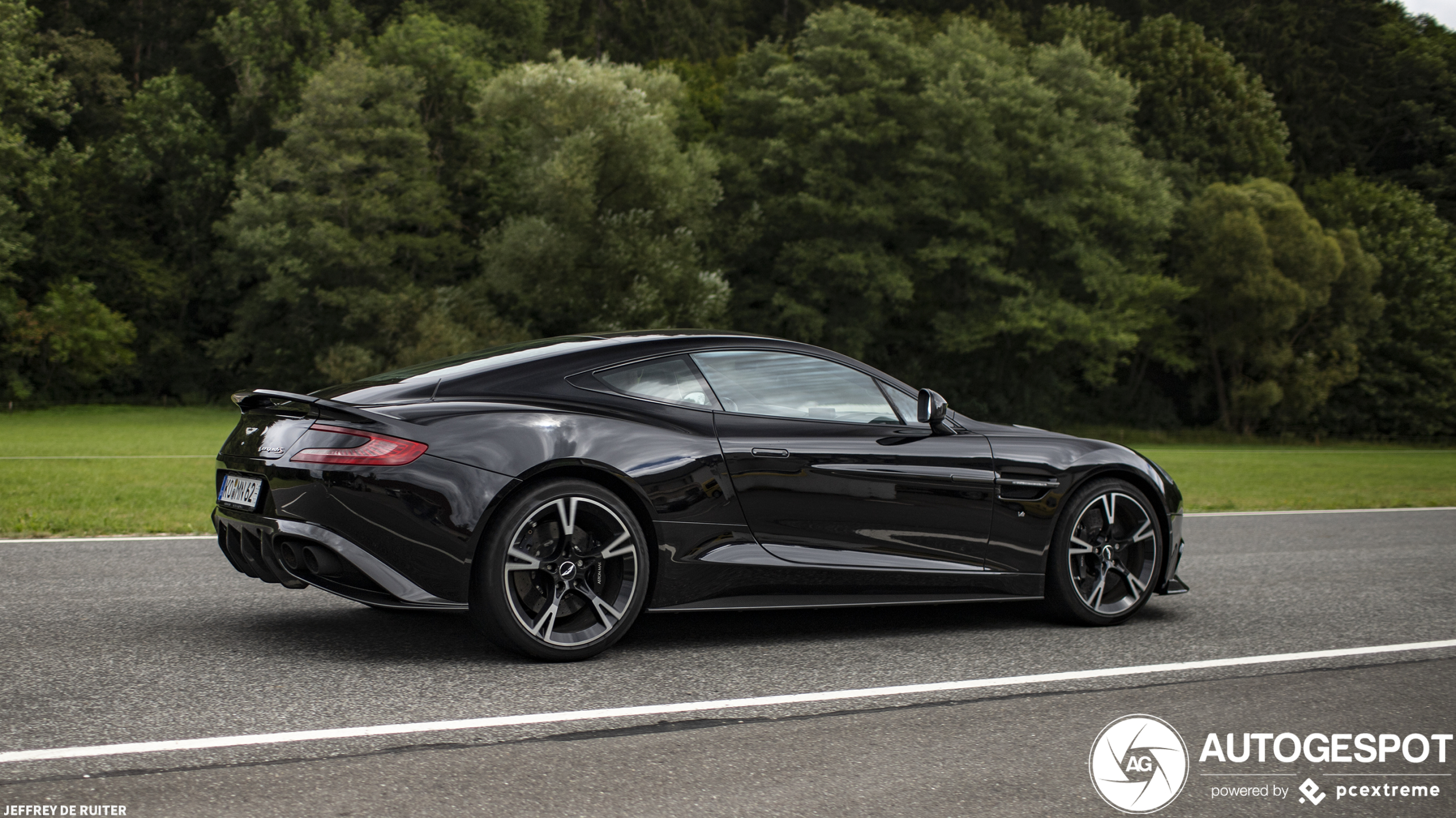 Aston Martin Vanquish S 2017