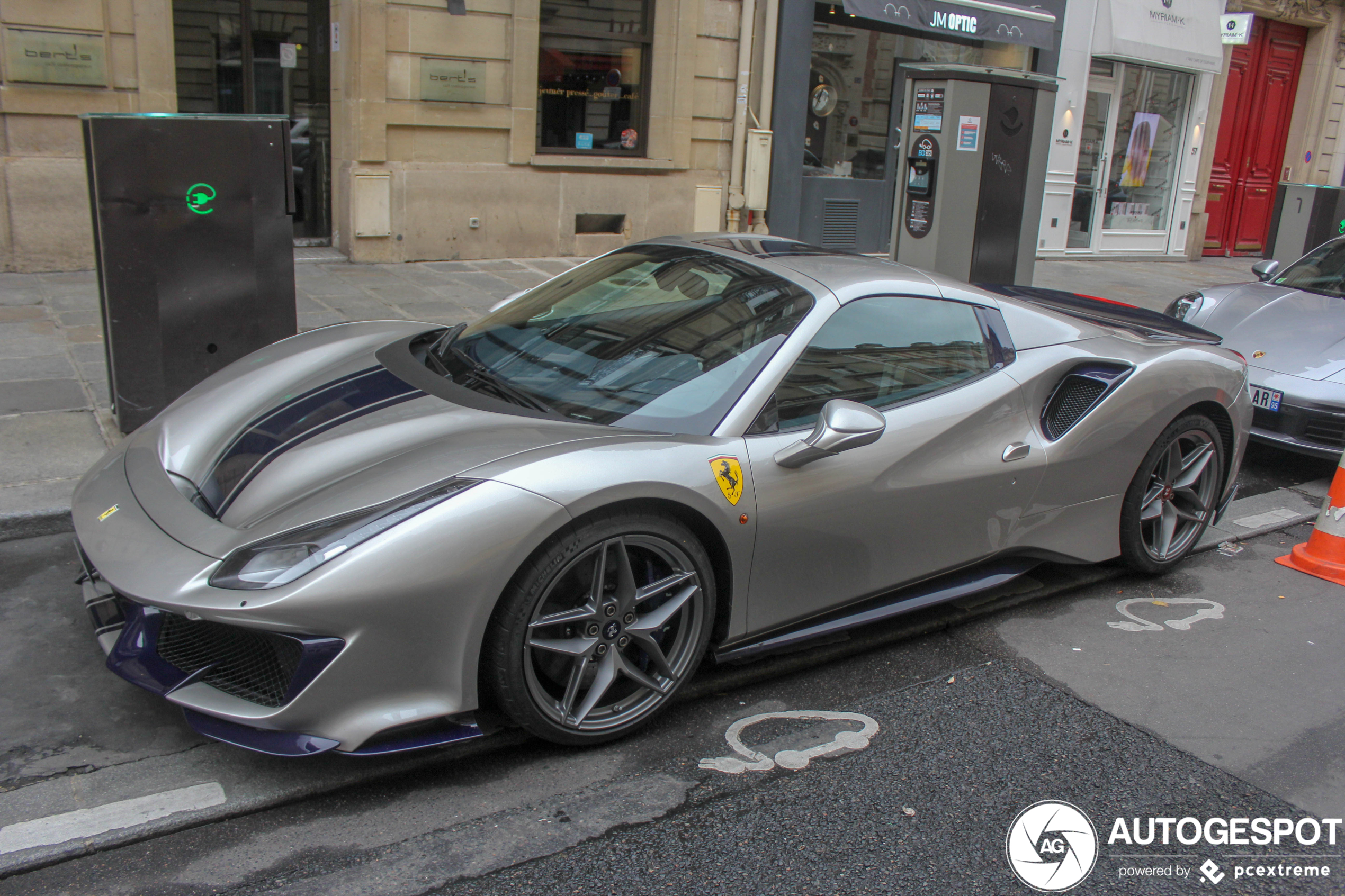 Ferrari 488 Pista Spider in Parijs heeft niet de beste samenstelling