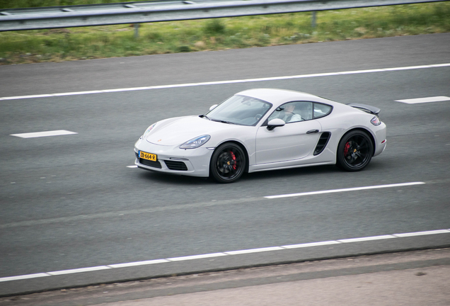 Porsche 718 Cayman S