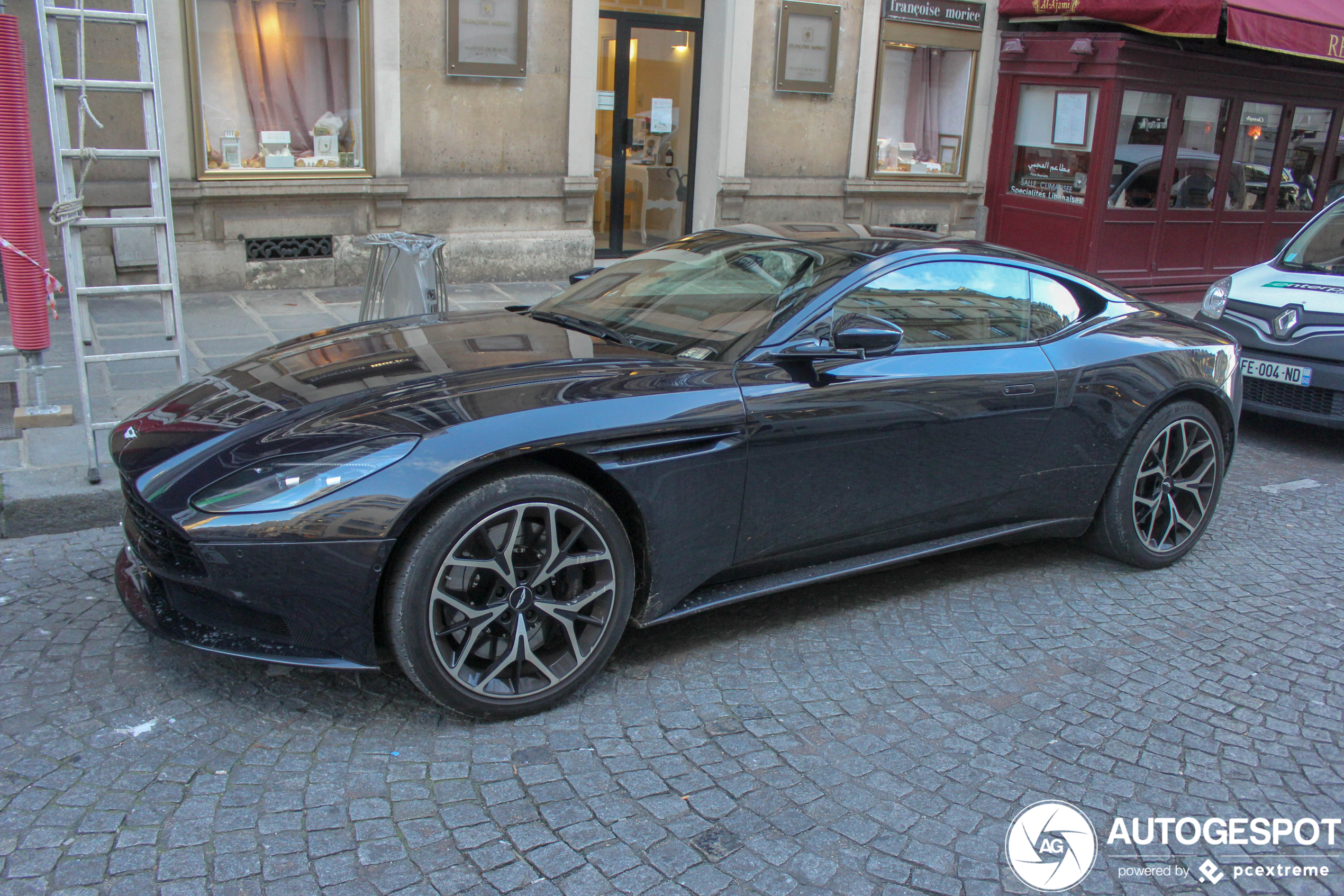 Aston Martin DB11 V8