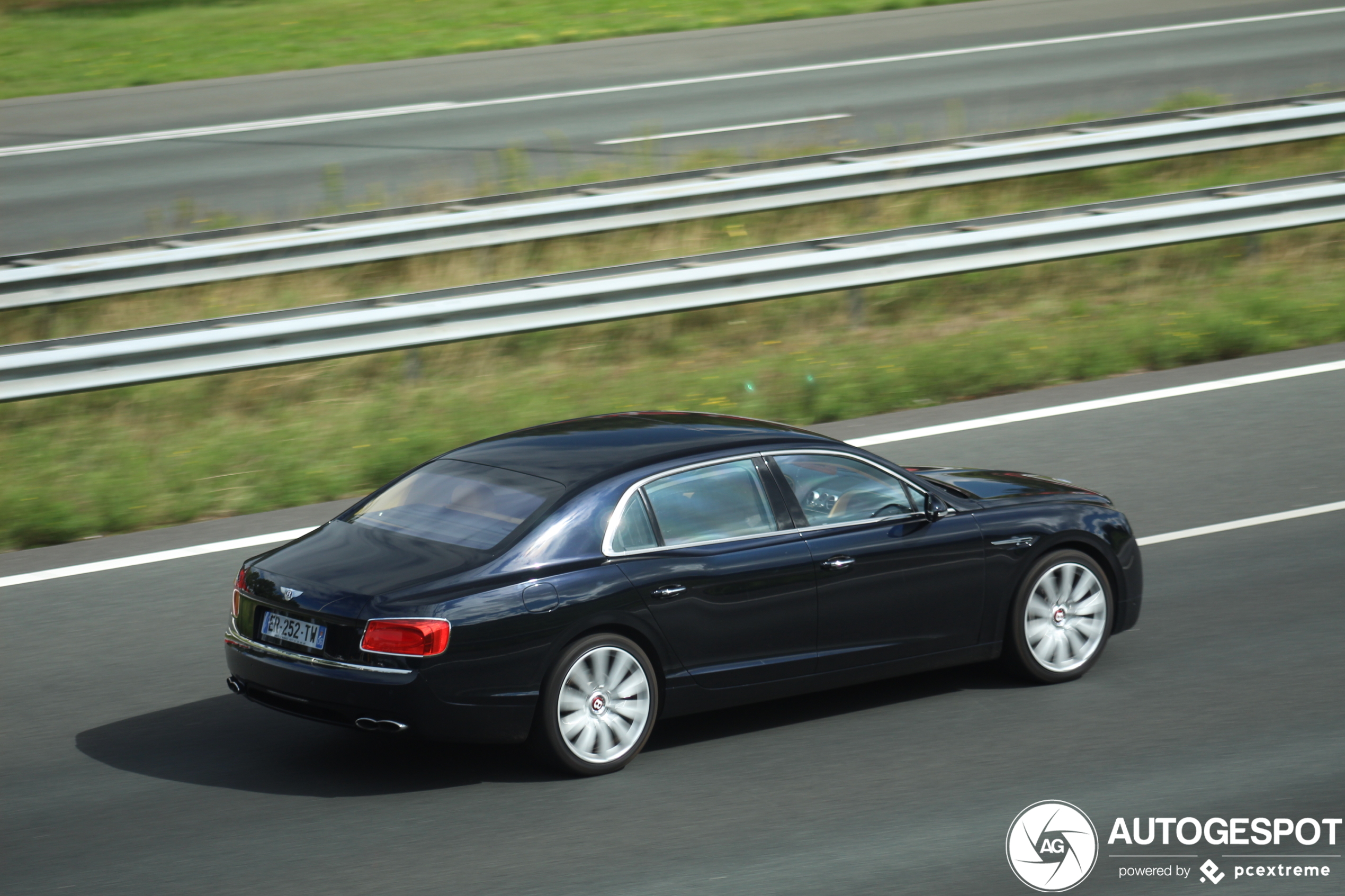 Bentley Flying Spur V8