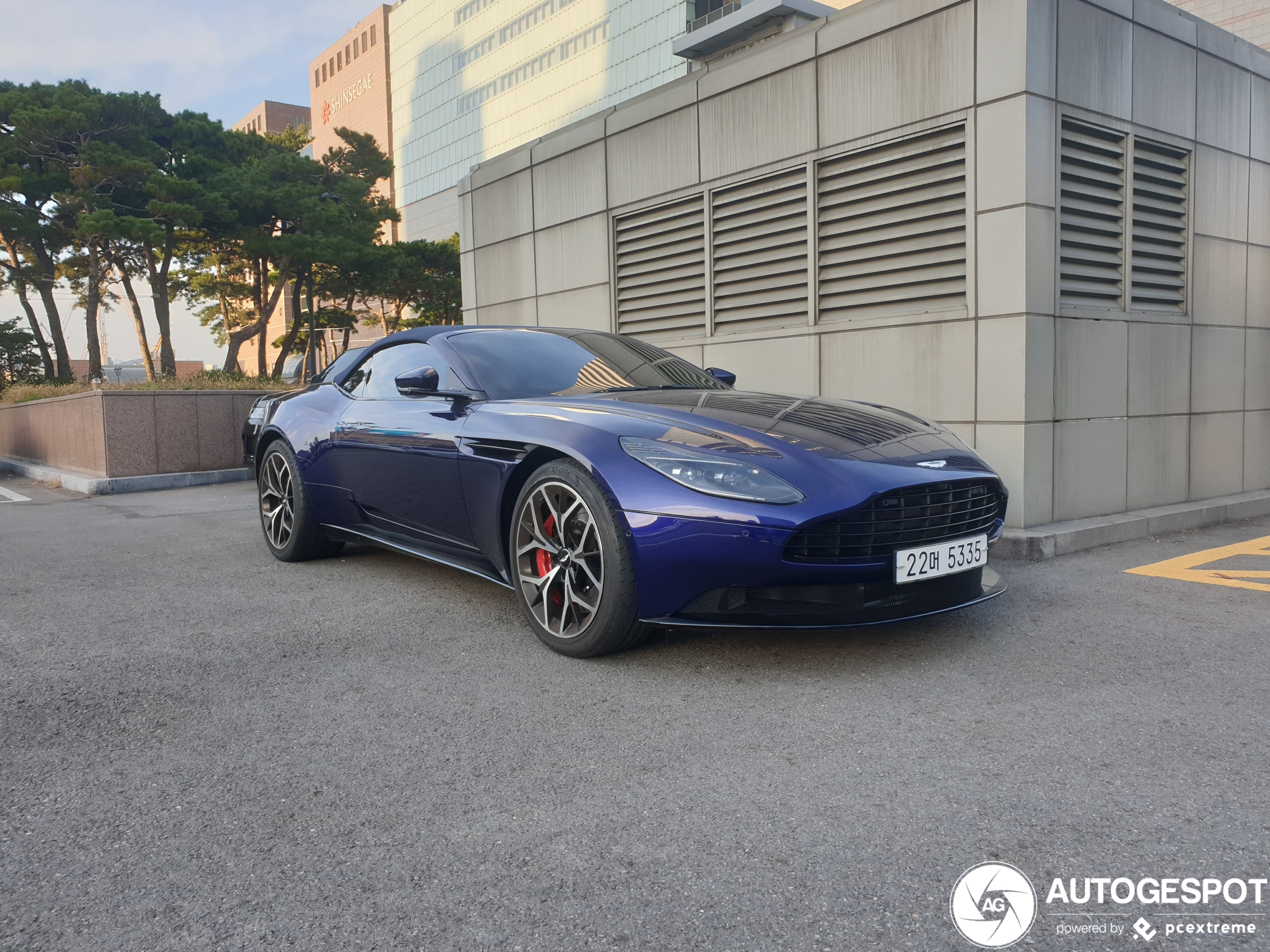 Aston Martin DB11 V8 Volante