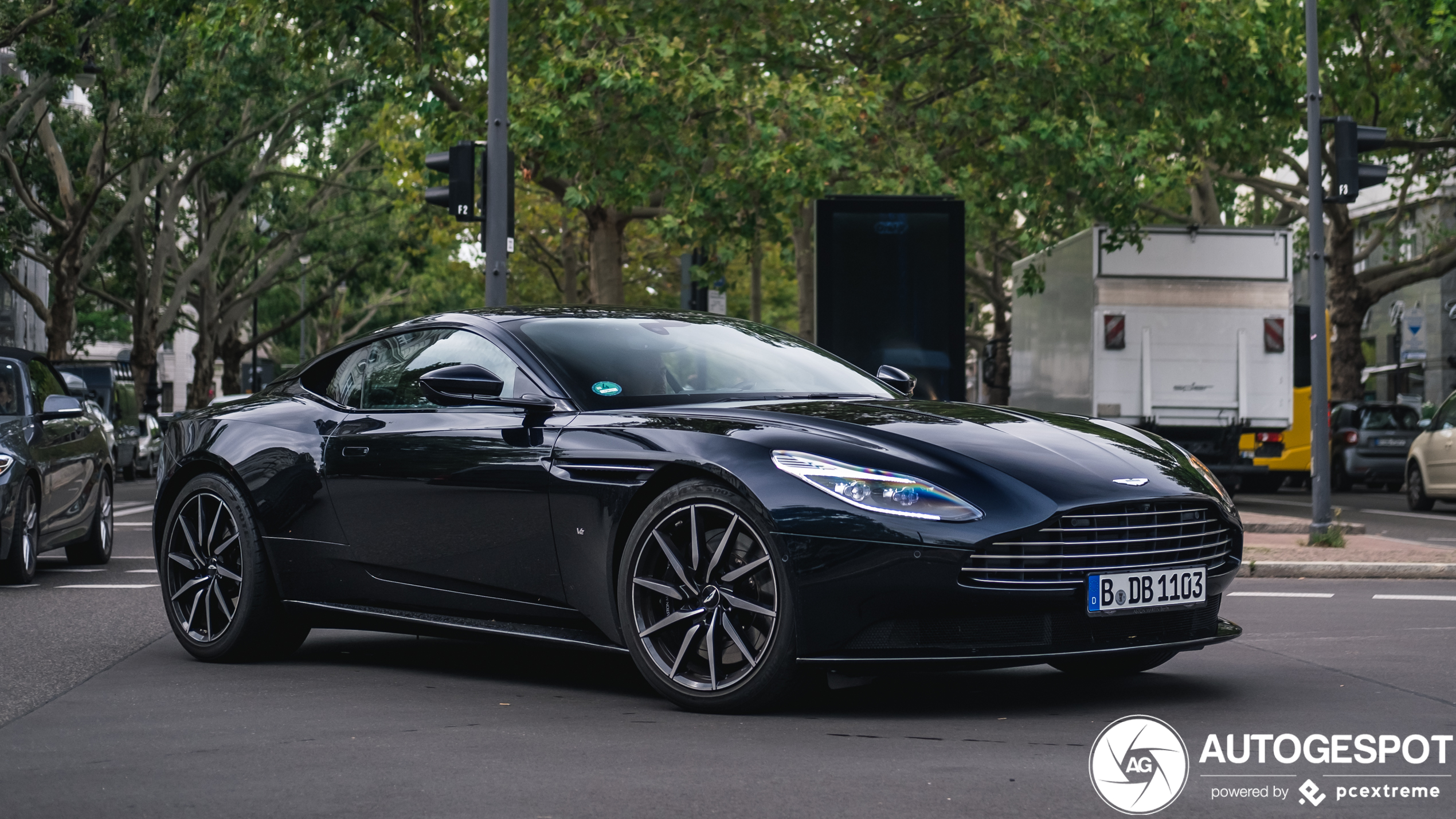 Aston Martin DB11