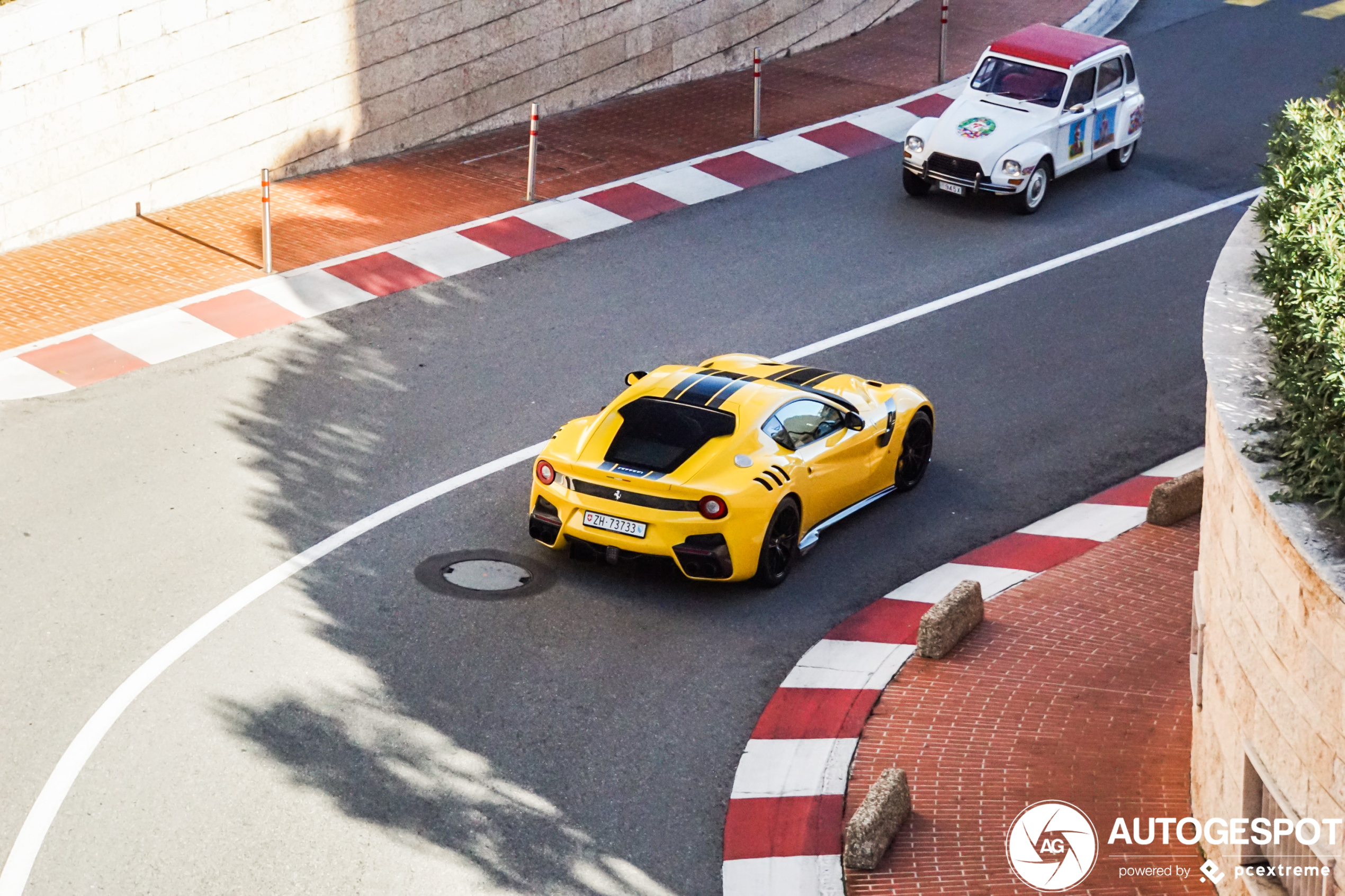 Ferrari F12tdf ontdekt het Formule 1 circuit in Monaco