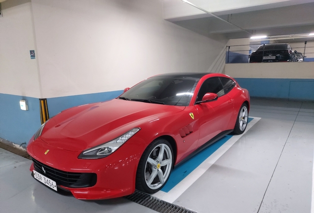 Ferrari GTC4Lusso T