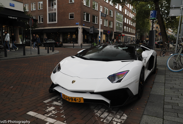 Lamborghini Aventador LP700-4 Roadster