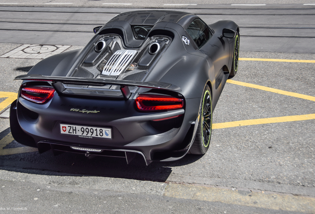 Porsche 918 Spyder Weissach Package