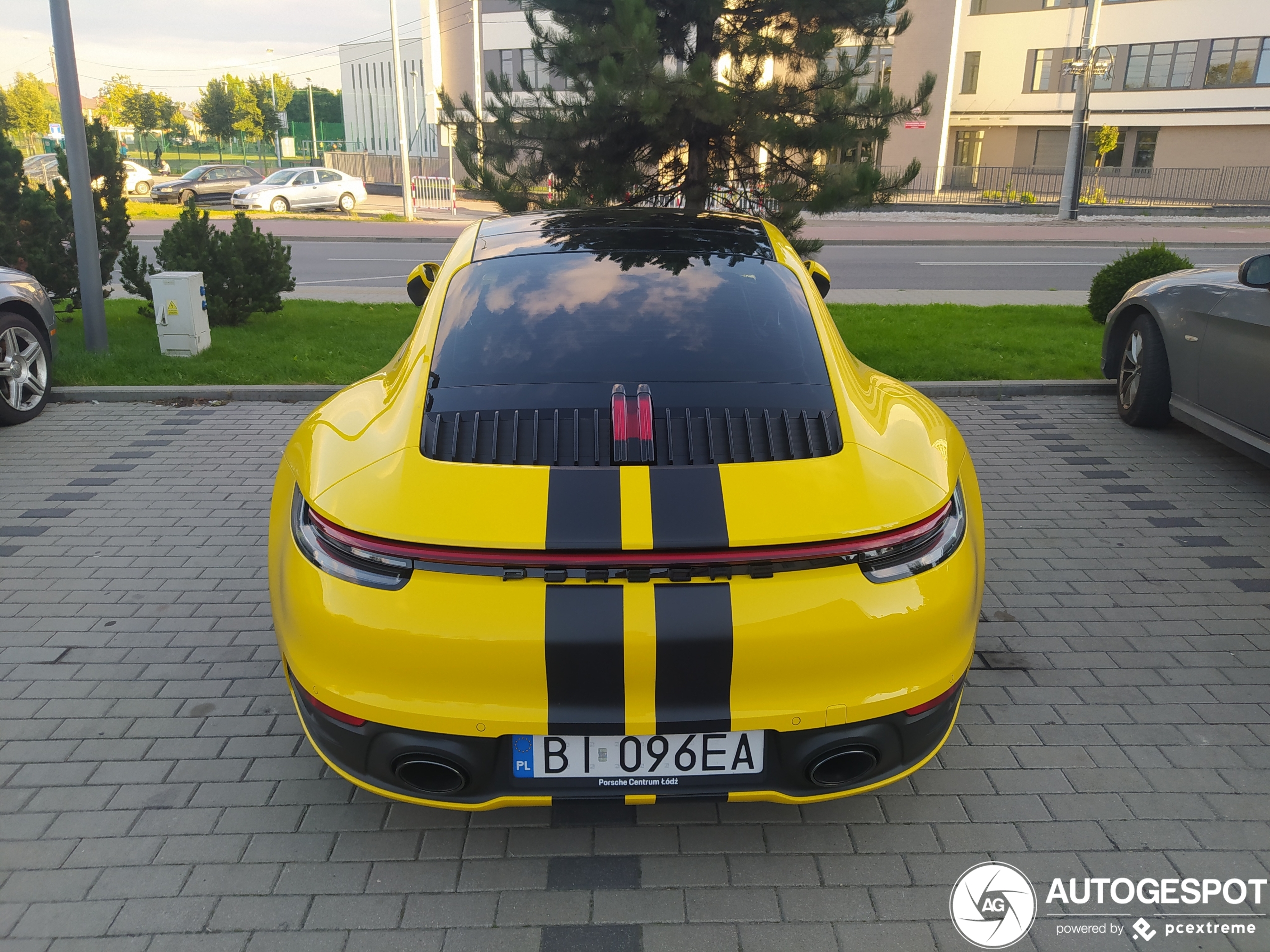 Porsche 992 Carrera 4S