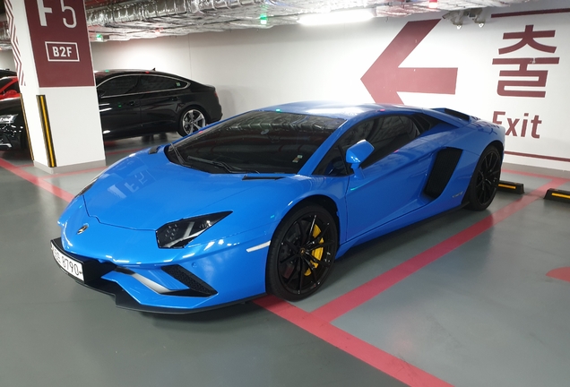 Lamborghini Aventador S LP740-4